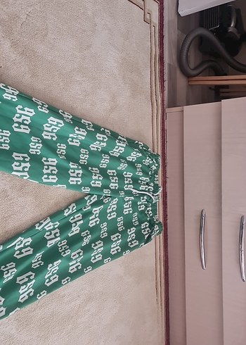 Yeşil Desenli Bol Kesim Kadın Pantolon - Görsel 2