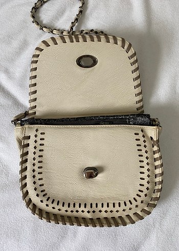 Bej Yılan Desenli Zincir Detaylı Deri Çanta - Görsel 3