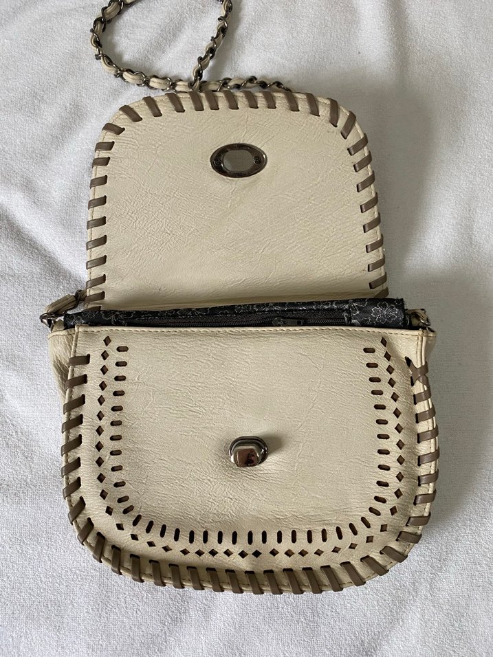 Bej Yılan Desenli Zincir Detaylı Deri Çanta - Görsel 3