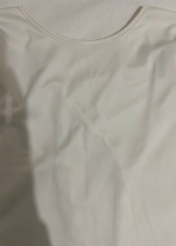 Beyaz arka dekolteli bluz - Görsel 4