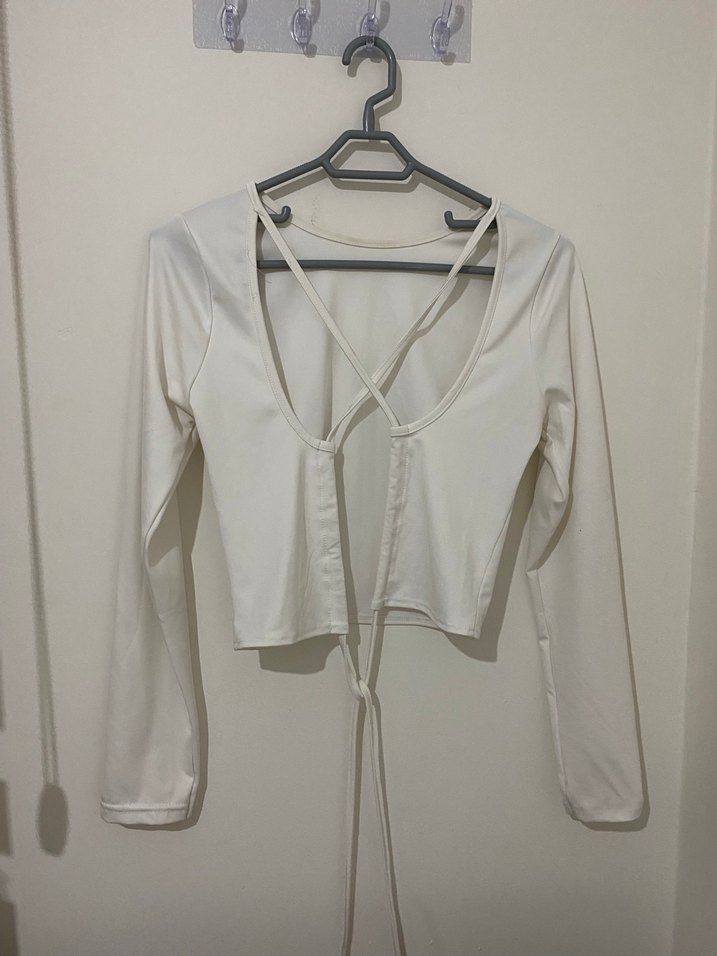 Beyaz arka dekolteli bluz - Görsel 3