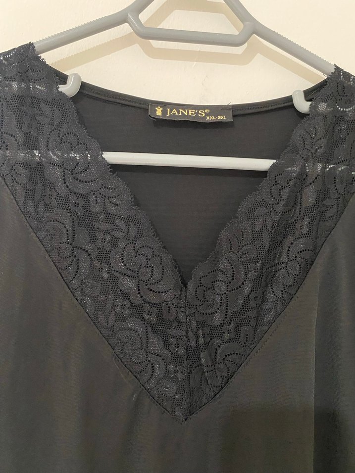 Dantel Detaylı Siyah V Yaka Bluz - Görsel 3