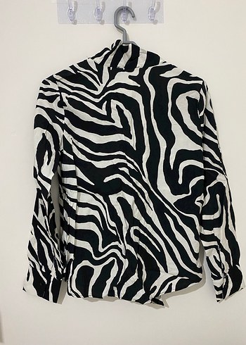 Zebra Desenli Siyah Kadın Gömlek - Görsel 2
