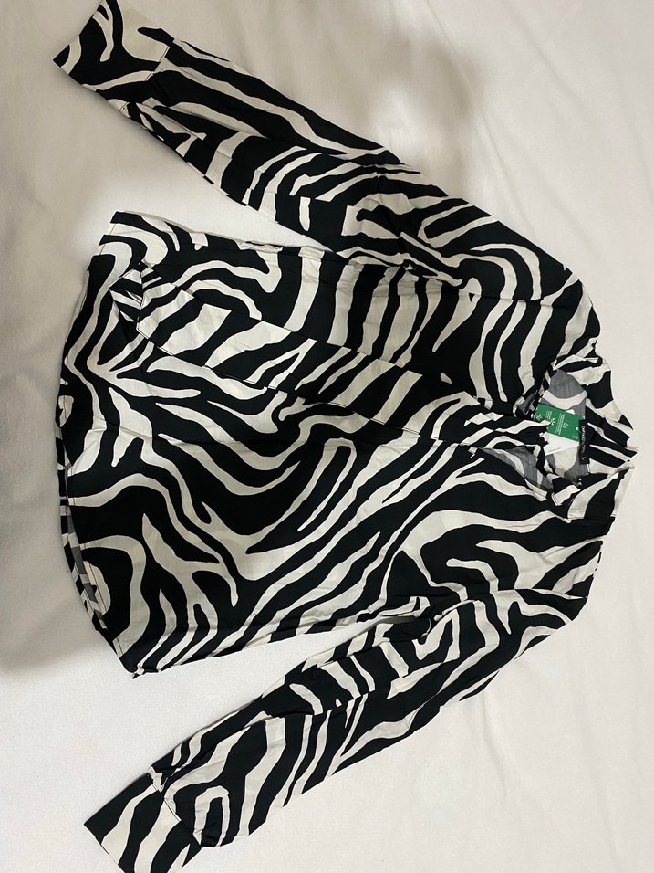 Zebra Desenli Siyah Kadın Gömlek - Görsel 3