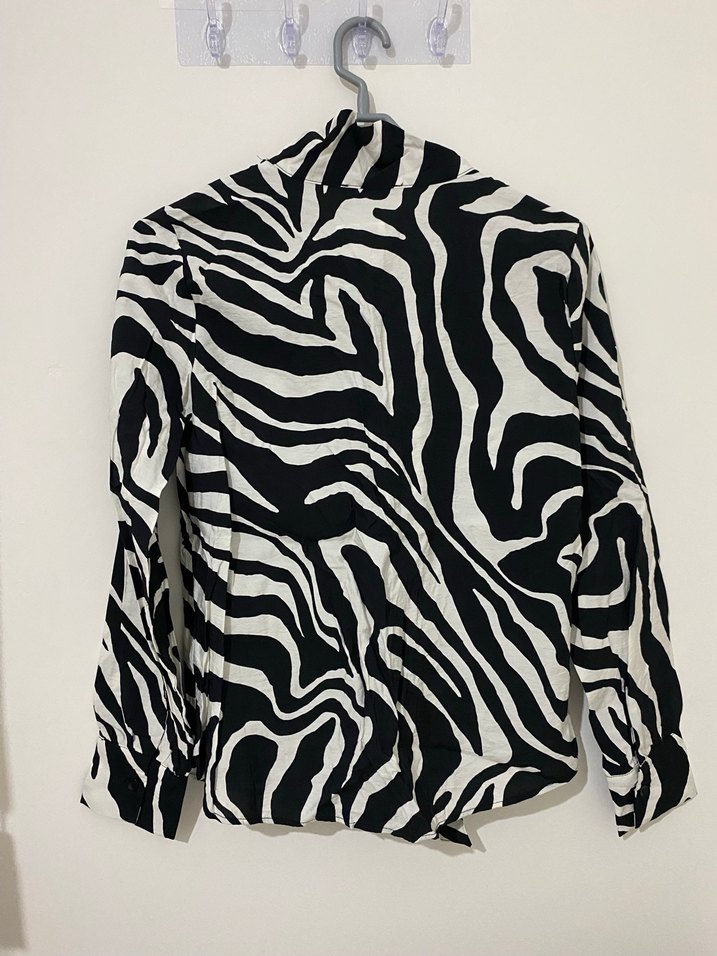 Zebra Desenli Siyah Kadın Gömlek - Görsel 2