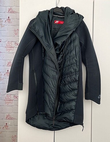 Nike mont