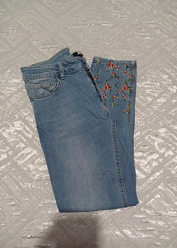 Nakışlı Mavi Denim Kadın Jean