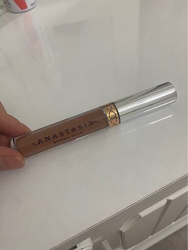 Anastasia dudak parlatıcısı