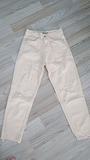 Krem yirtik pantolon 