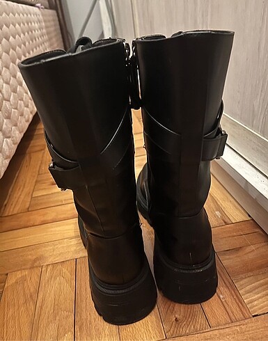 38 Beden siyah Renk Bershka çizme