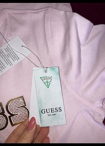 xs Beden Guess marka etiketli body