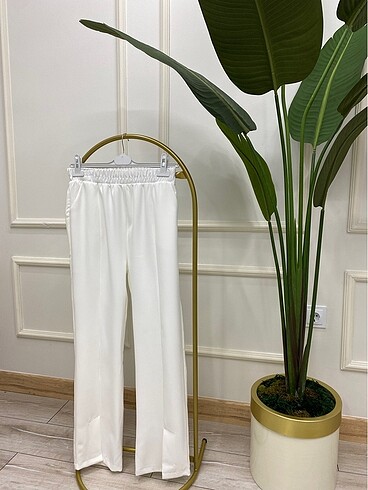 Yırtmaçlı pantolon