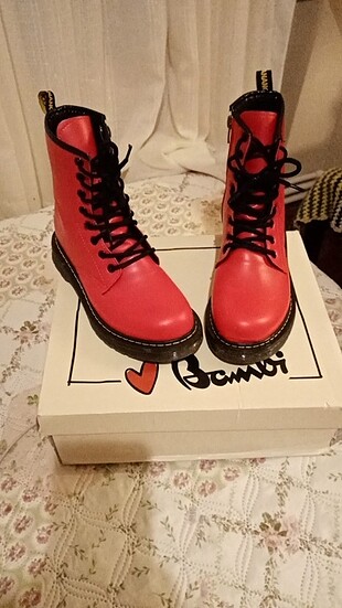 Kırmızı bot