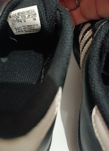 32 Beden Adidas erkek çocuk Spor ayakkabı