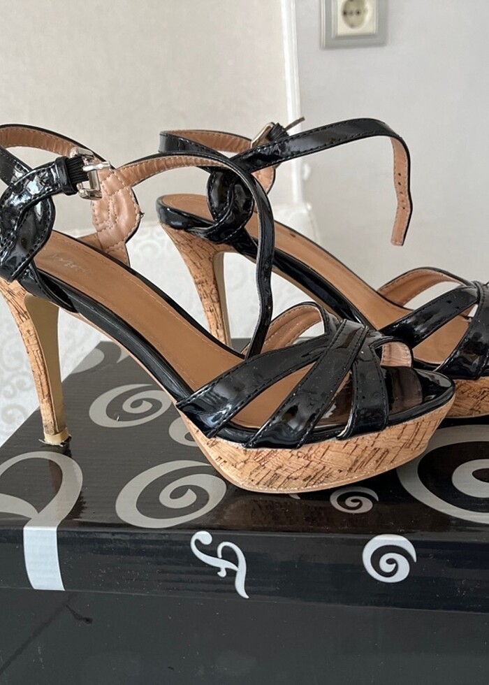 Topuklu ayakkabı - Görsel 3