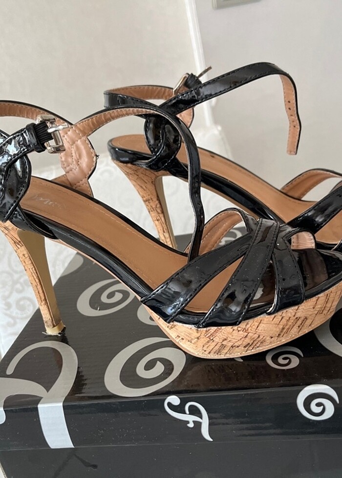 Topuklu ayakkabı - Görsel 4