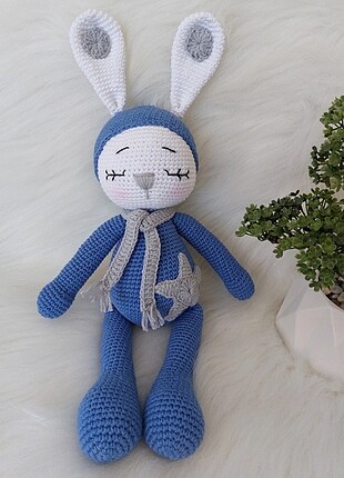 Amigurumi oyuncak tavşan