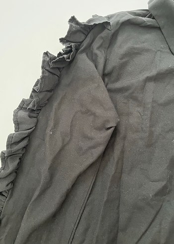 Uzun Kollu Siyah Fırfırlı Gömlek - Görsel 2