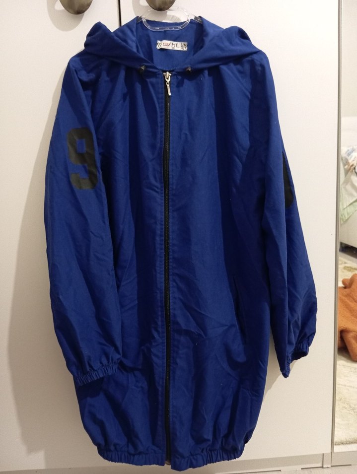 Kadın Mavi Kapüşonlu Fermuarlı Yağmurluk - Görsel 3