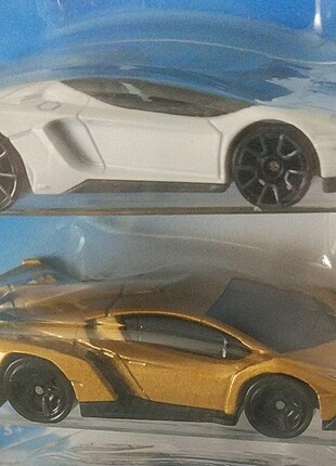  Lamborghini 1/64 Ölçek 7 cm Lisanslı Hot Whells 2 Li Araç Seti