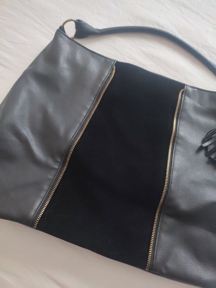 Siyah Deri Püsküllü Kadın Çanta - Görsel 2