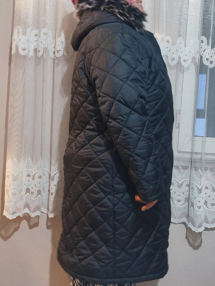 Siyah Kapüşonlu Uzun Kadın Kışlık Ceket - Görsel 3