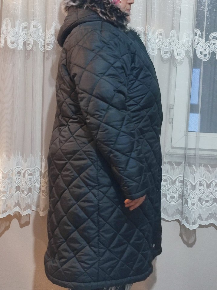 Siyah Kapüşonlu Uzun Kadın Kışlık Ceket - Görsel 2