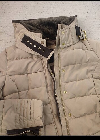 Zara Colins mont