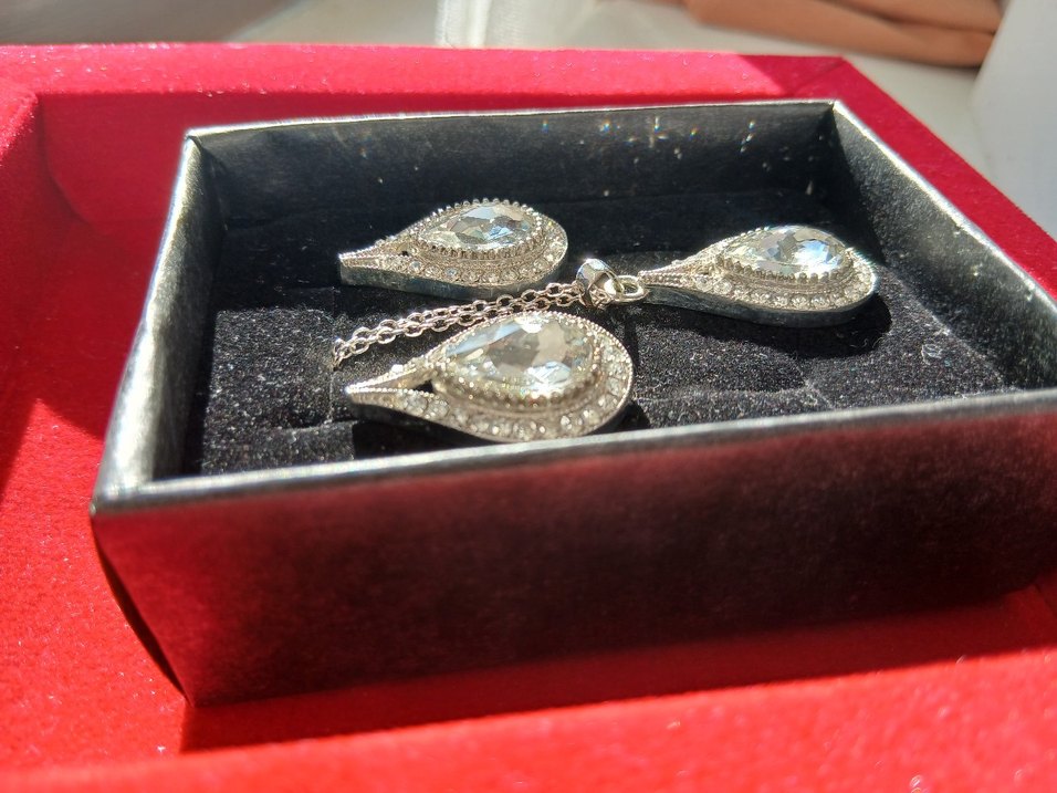 Beyaz Parlak Taşlı Kadın Takı Seti - Görsel 2