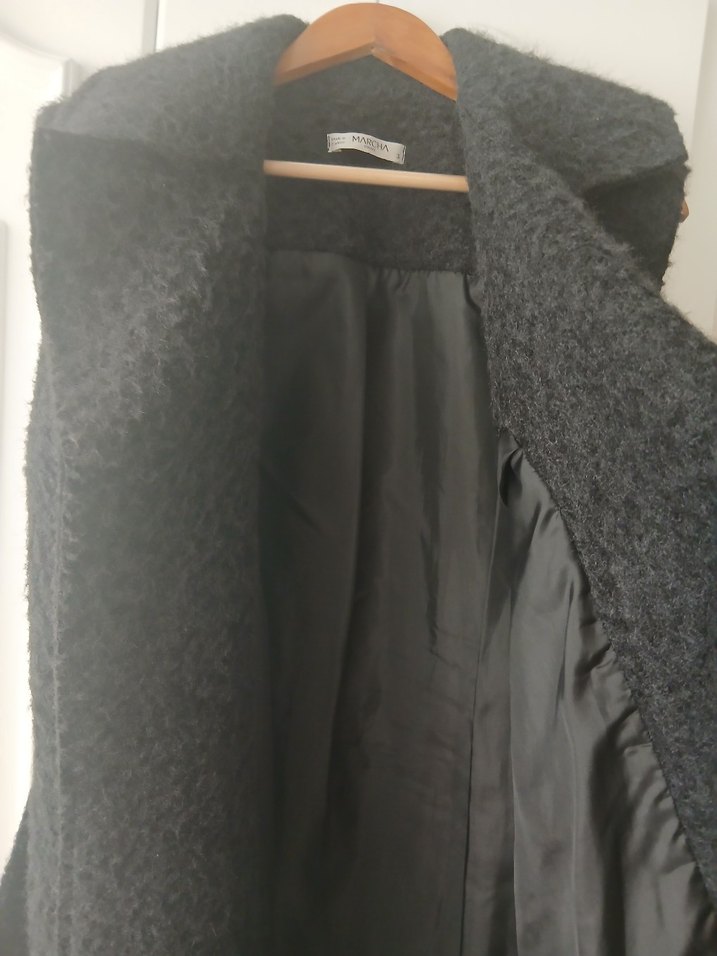 Kemerli Siyah Midi Kolsuz Kadın Kaban - Görsel 4