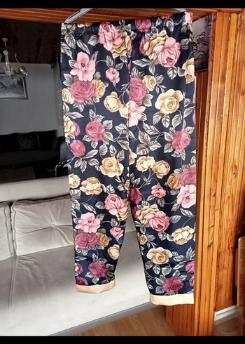 48 Beden Çiçek Desenli Saten Pijama Takımı