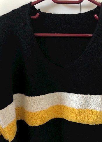 Sarı Çizgili V Yaka Örgü Kadın Kazak - Görsel 2