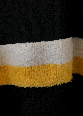 Sarı Çizgili V Yaka Örgü Kadın Kazak - Görsel 3