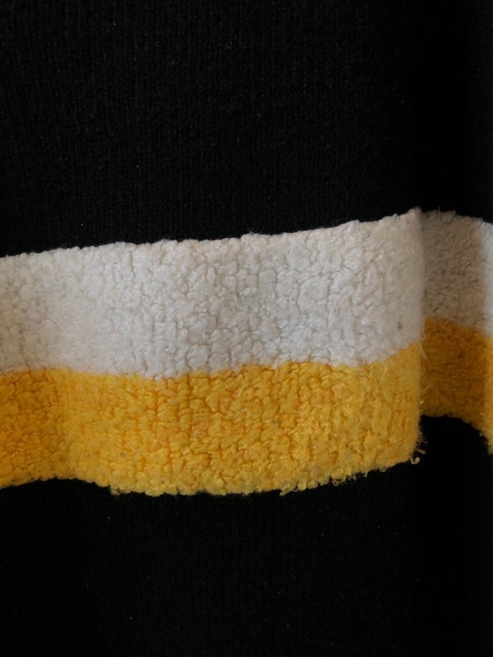 Sarı Çizgili V Yaka Örgü Kadın Kazak - Görsel 3