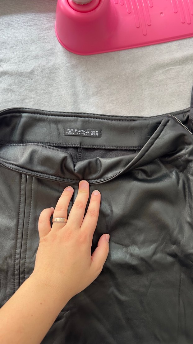 Kadın Siyah Deri Midi Şort - Görsel 2