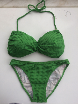 Yeşil bikini