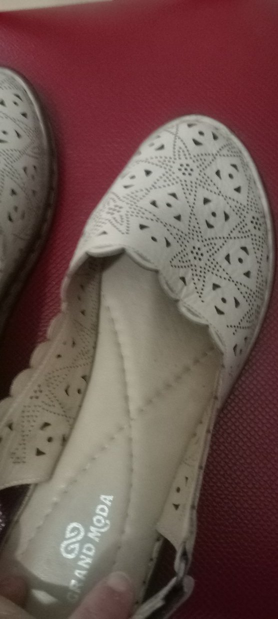 Beyaz Nakışlı Kadın Dolgu Topuk Sandalet - Görsel 2