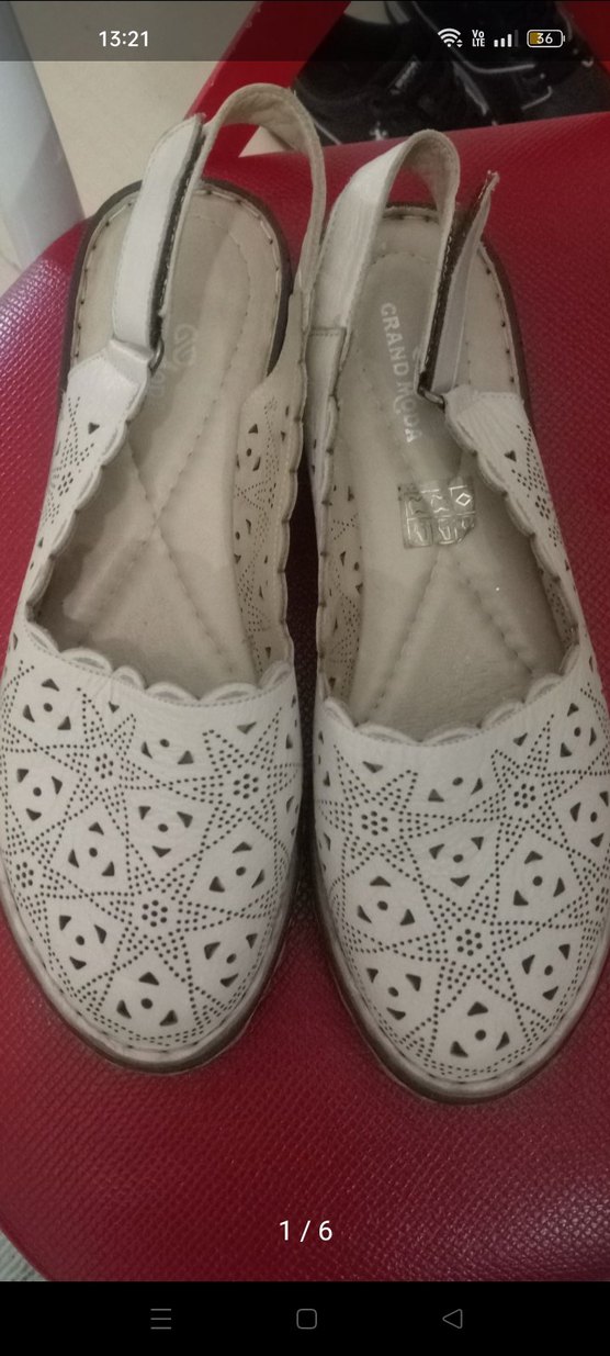 Beyaz Nakışlı Kadın Dolgu Topuk Sandalet - Görsel 4