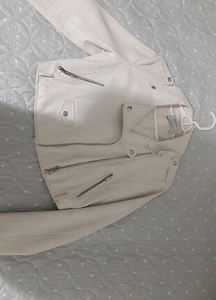 Bershka beyaz deri ceket
