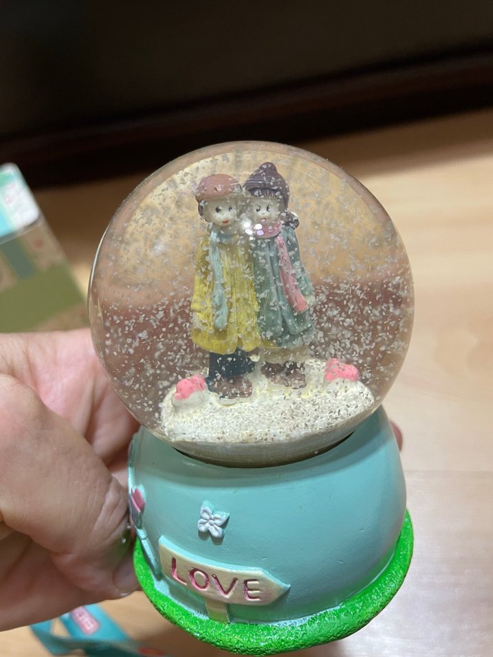 Renkli Aşıklar Kar Küresi Figürü - Görsel 4