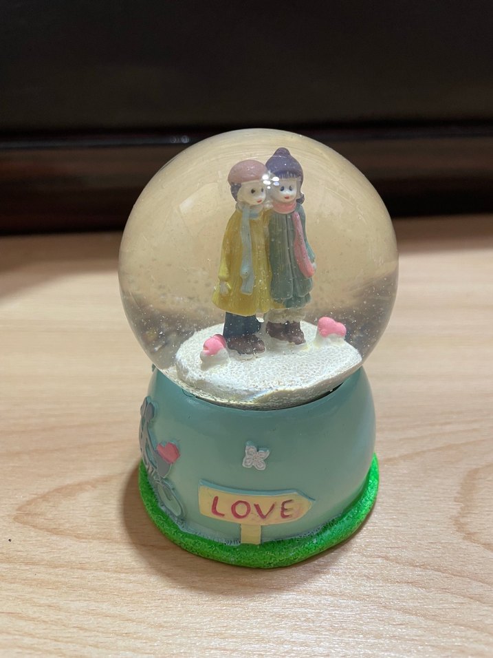 Renkli Aşıklar Kar Küresi Figürü - Görsel 2