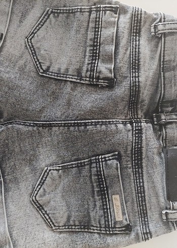 Düğmeli Nakışlı Gri Kız Kot Şort - Görsel 2