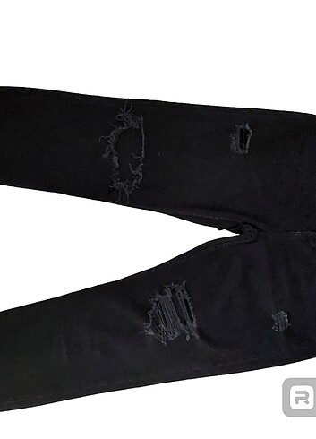 Bershka Siyah yırtık kot pantolon