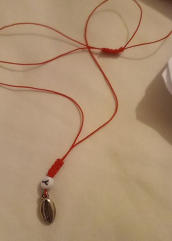 choker kolye istenilen harfte hazirlanir