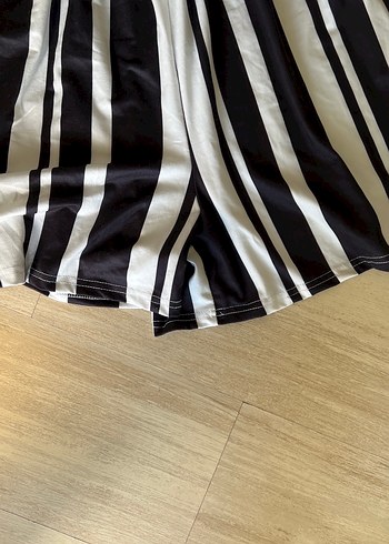 Çizgili Siyah Mini Tulum - Görsel 2