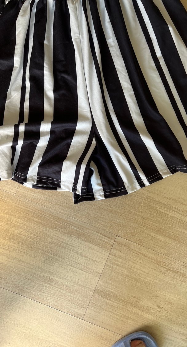 Çizgili Siyah Mini Tulum - Görsel 2