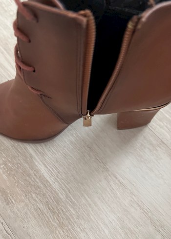 Deri Kahverengi Topuklu Bağcıklı Kadın Bot - Görsel 2
