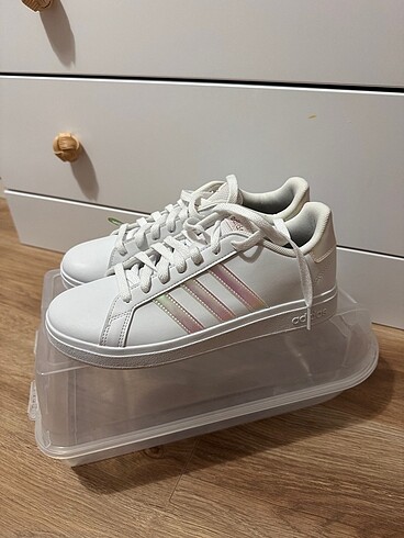 Adidas spor ayakkabı