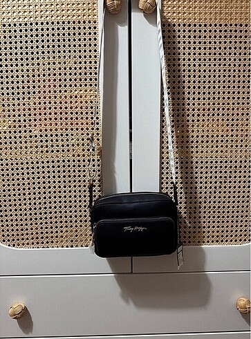 Tommy hilfiger çanta