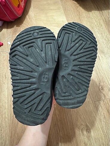 23 Beden siyah Renk Ugg cocuk bot